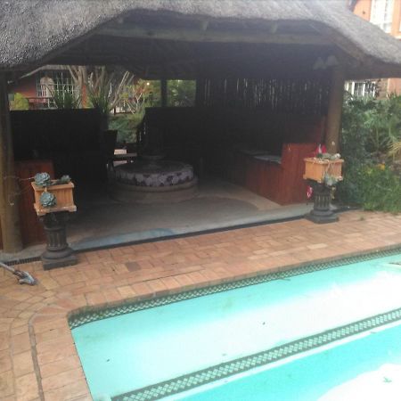 Treetops & Treats Guest House Претория Экстерьер фото