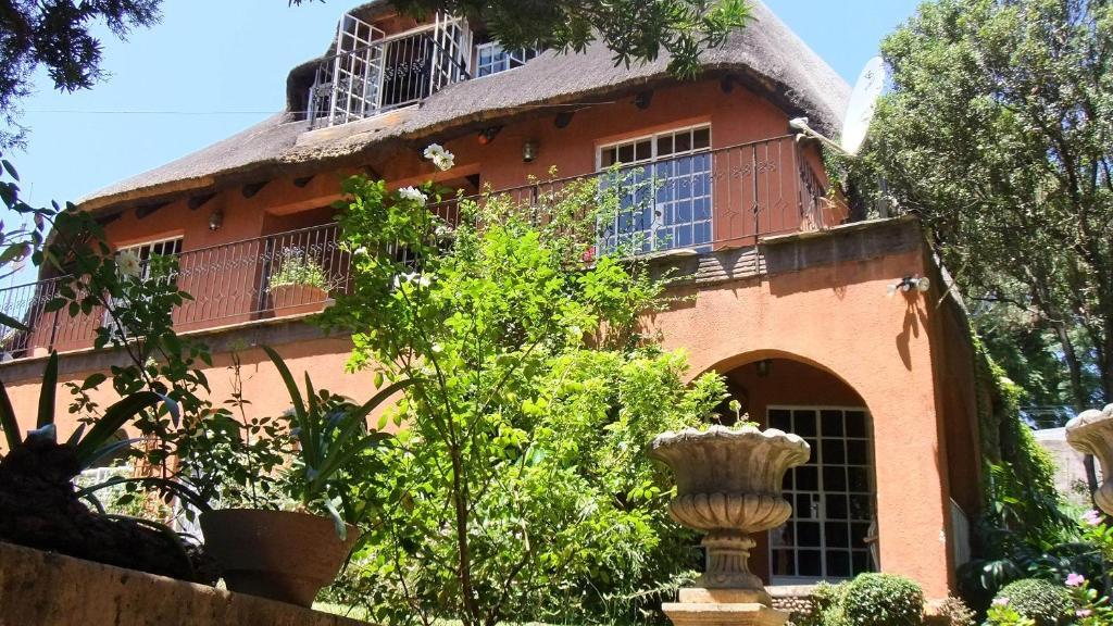 Treetops & Treats Guest House Претория Экстерьер фото