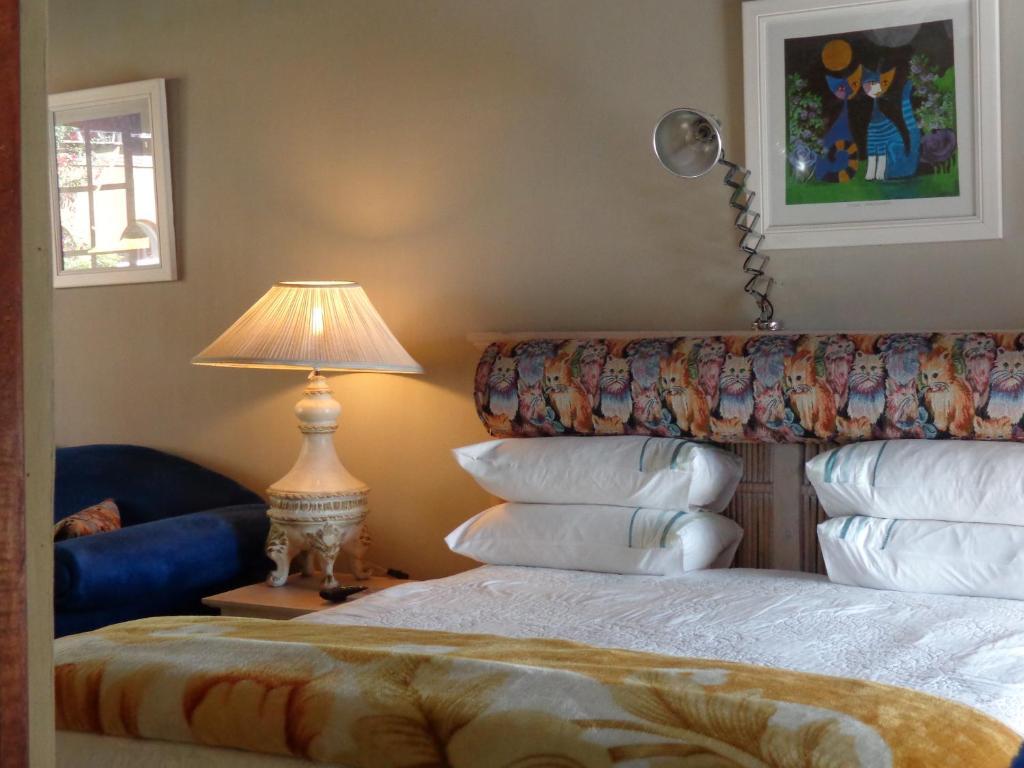 Treetops & Treats Guest House Претория Номер фото