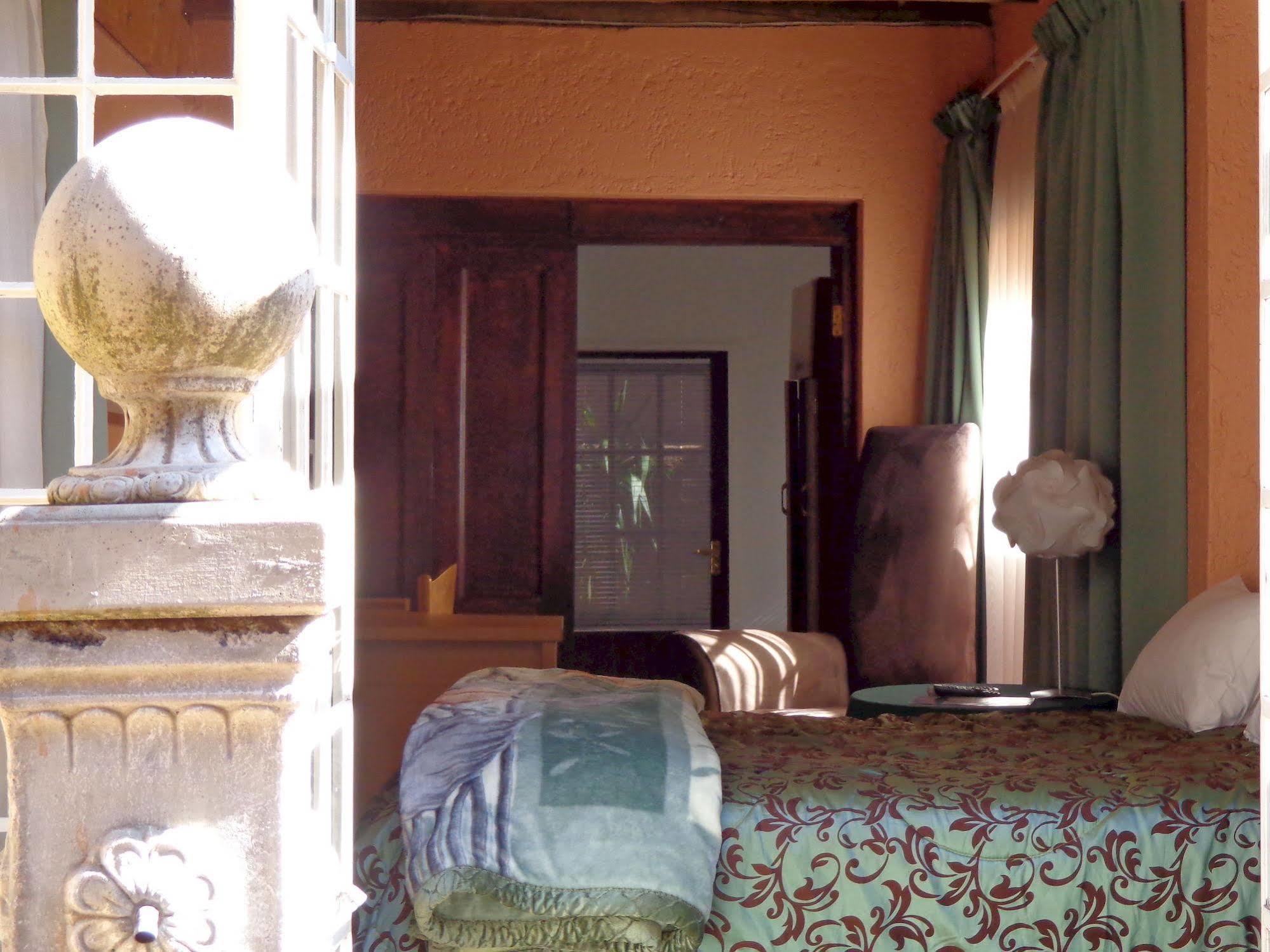 Treetops & Treats Guest House Претория Экстерьер фото